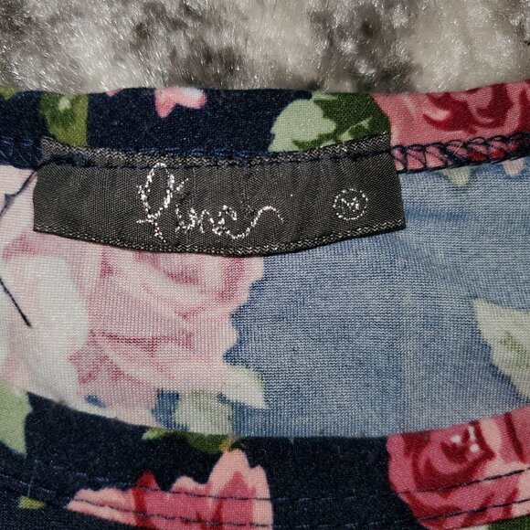 2/1 Casual Tops F21 Black and Flowered shortsleeve - Picture 4 of 6